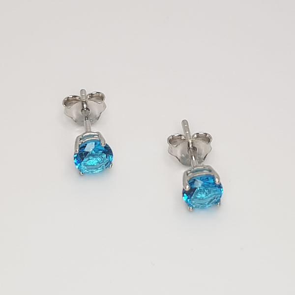 Let this sparkling 5mm blue topaz stud earrings release your tension. This gemstone is known as the stone of love, affection and good fortune. 